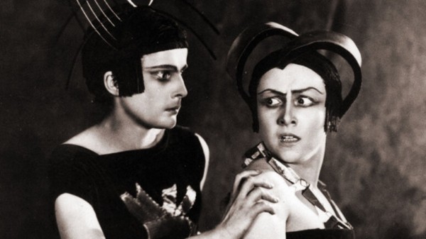 Через экраны к звёздам: история первых фильмов о покорении космоса